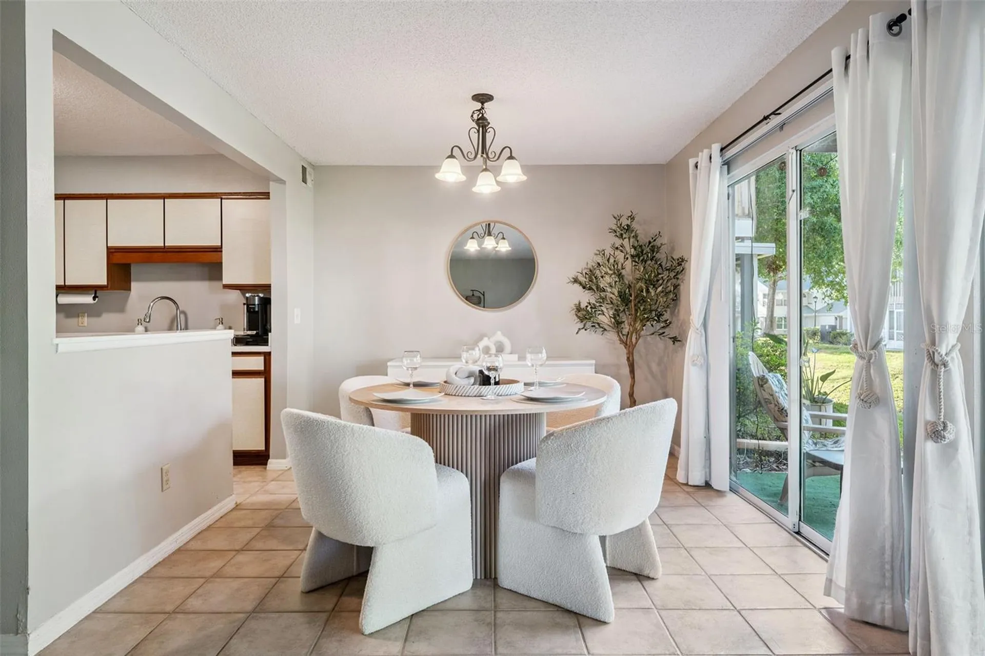 2258 Coach House Boulevard Orlando FL 32812