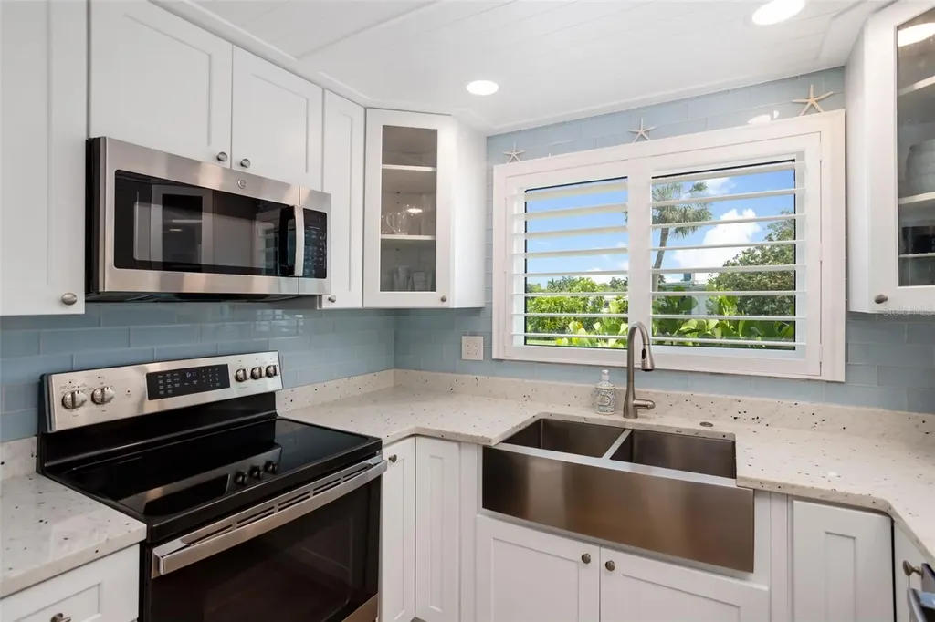 546 Spanish Drive S Longboat Key FL 34228