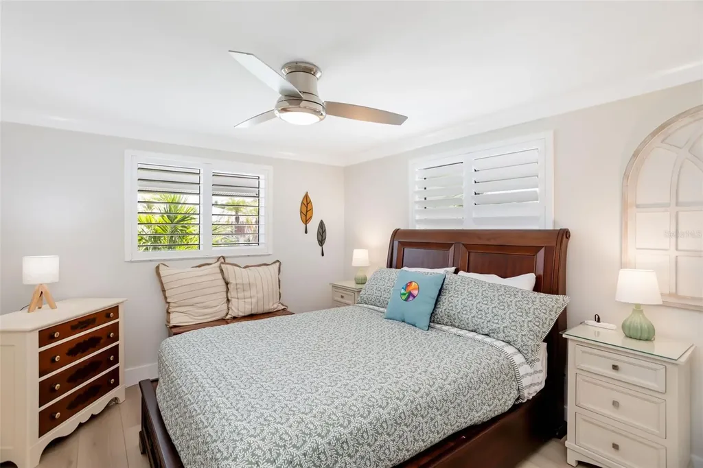 546 Spanish Drive S Longboat Key FL 34228