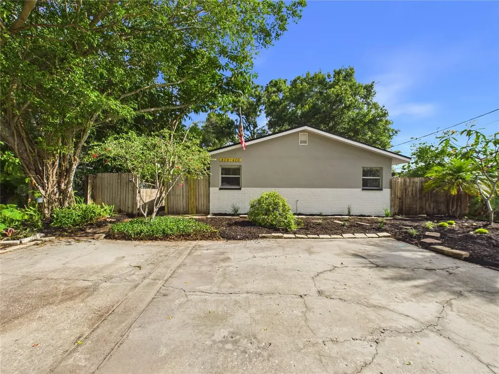 404 6th Avenue NW Largo FL 33770