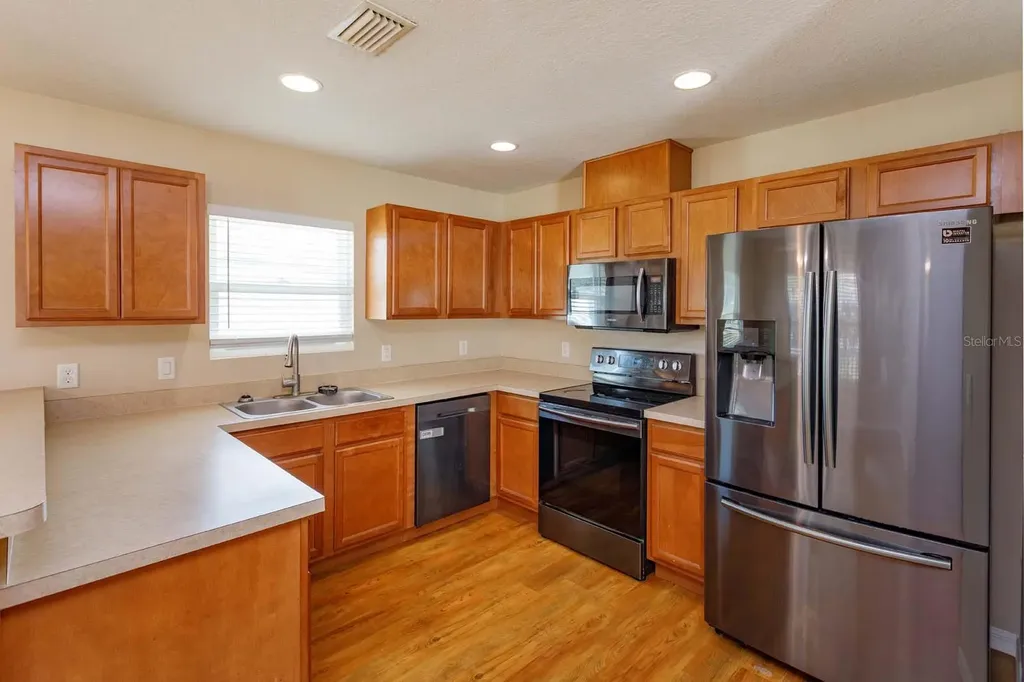 431 Midway Avenue Mascotte FL 34753