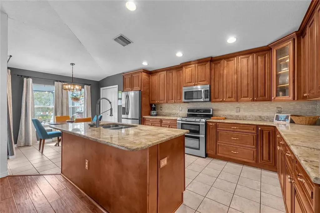 16316 Bridgeglade Lane Lithia FL 33547