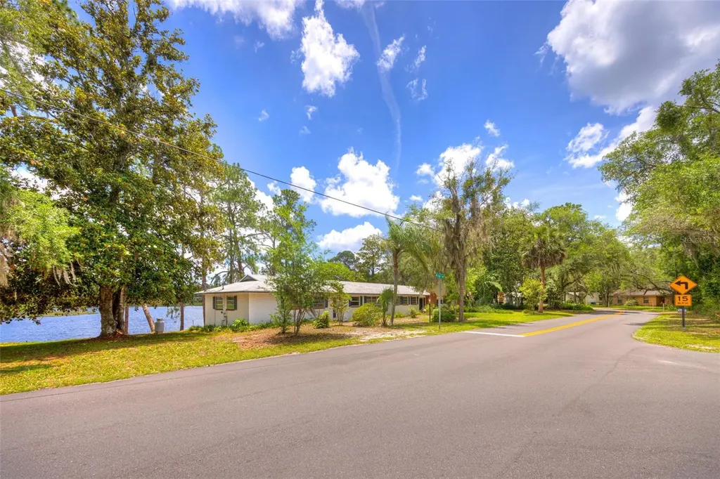 33 Willow Lane Deland FL 32724