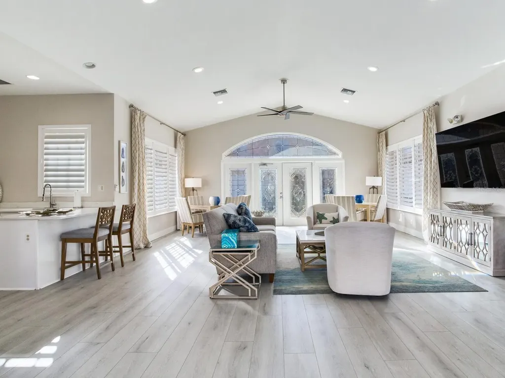 6302 Vista Verde Drive E St Petersburg FL 33707