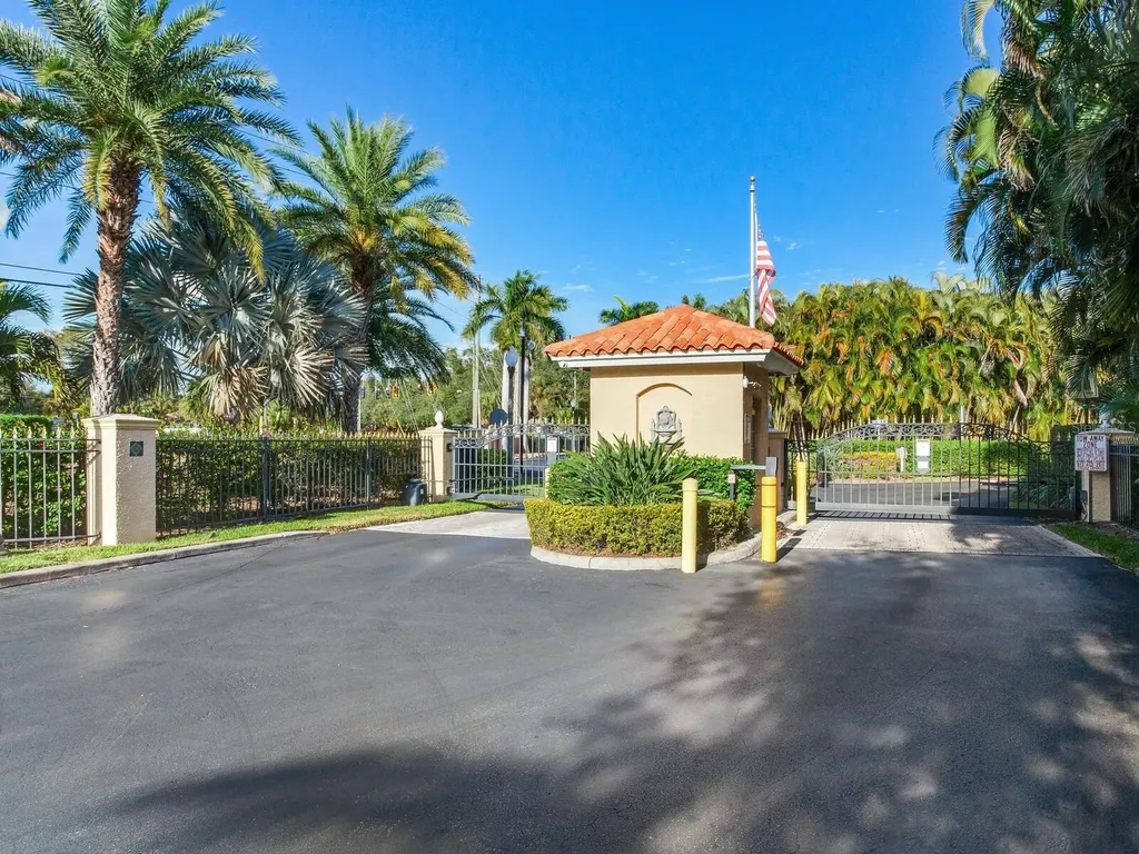 6302 Vista Verde Drive E St Petersburg FL 33707