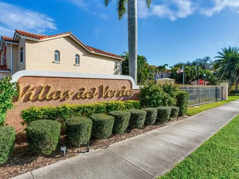 6302 Vista Verde Drive E St Petersburg FL 33707