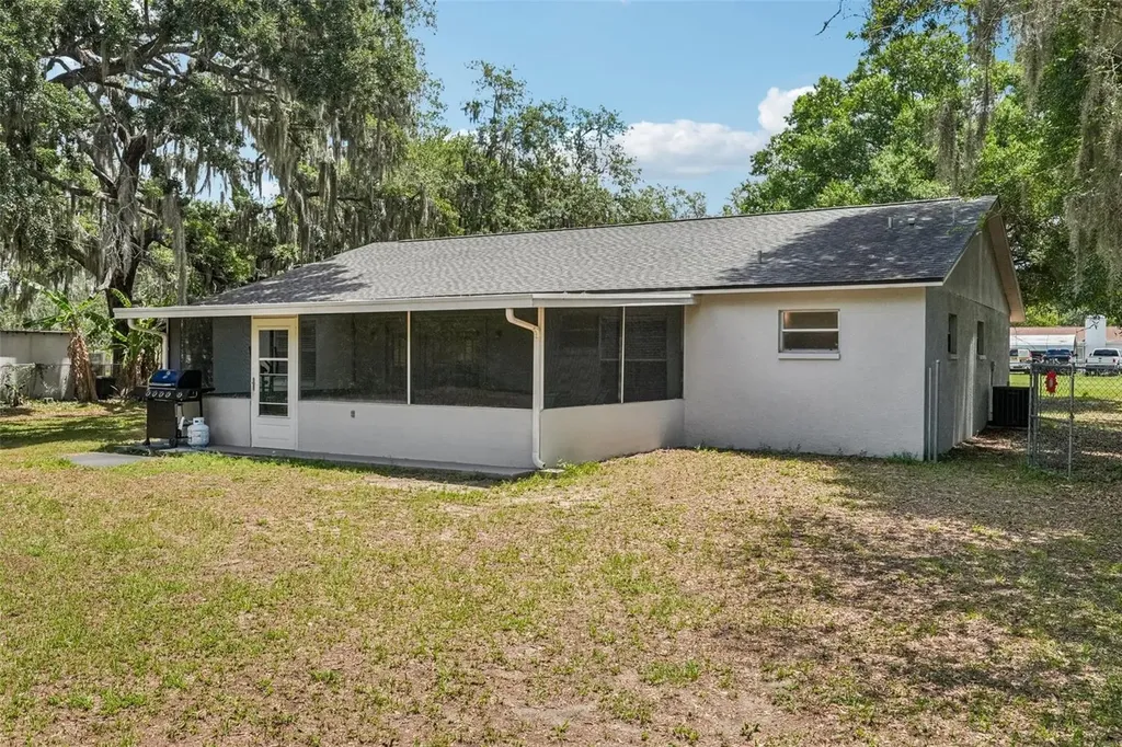 126 S Saint Cloud Avenue Valrico FL 33594