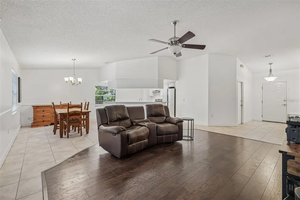 126 S Saint Cloud Avenue Valrico FL 33594