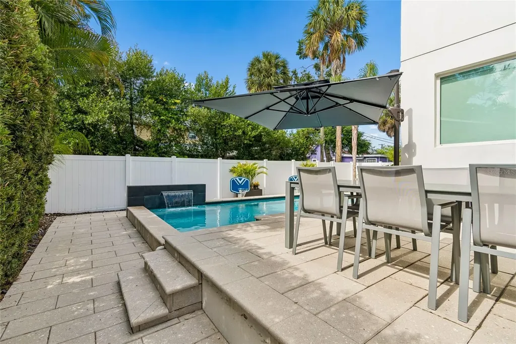 1314 1/2 W. Lemon Street Tampa FL 33606