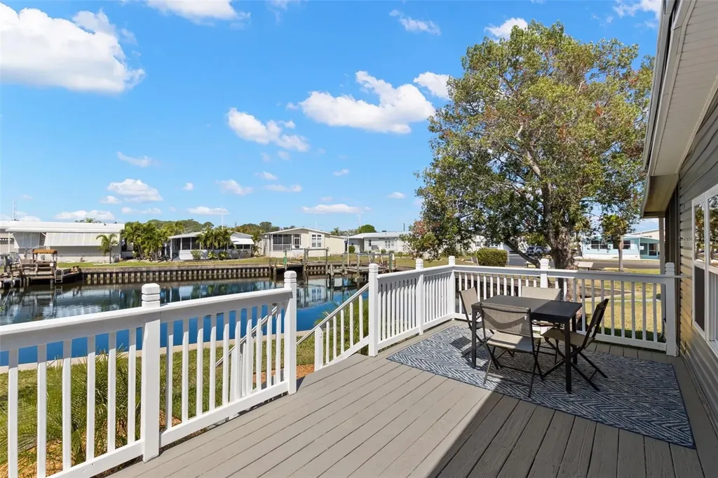 6852 Mount Quincy Drive NE St Petersburg FL 33702
