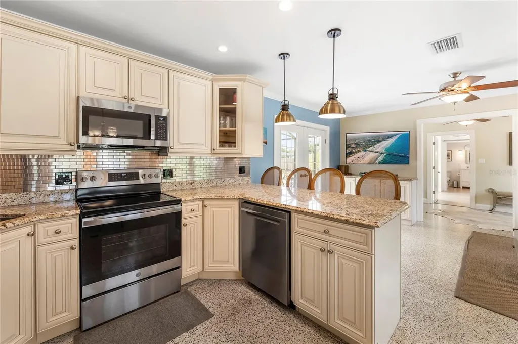 6139 Hollywood Boulevard Sarasota FL 34231