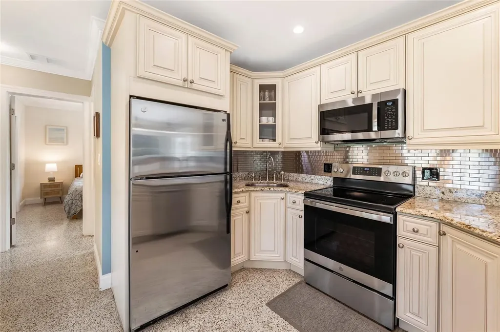 6139 Hollywood Boulevard Sarasota FL 34231