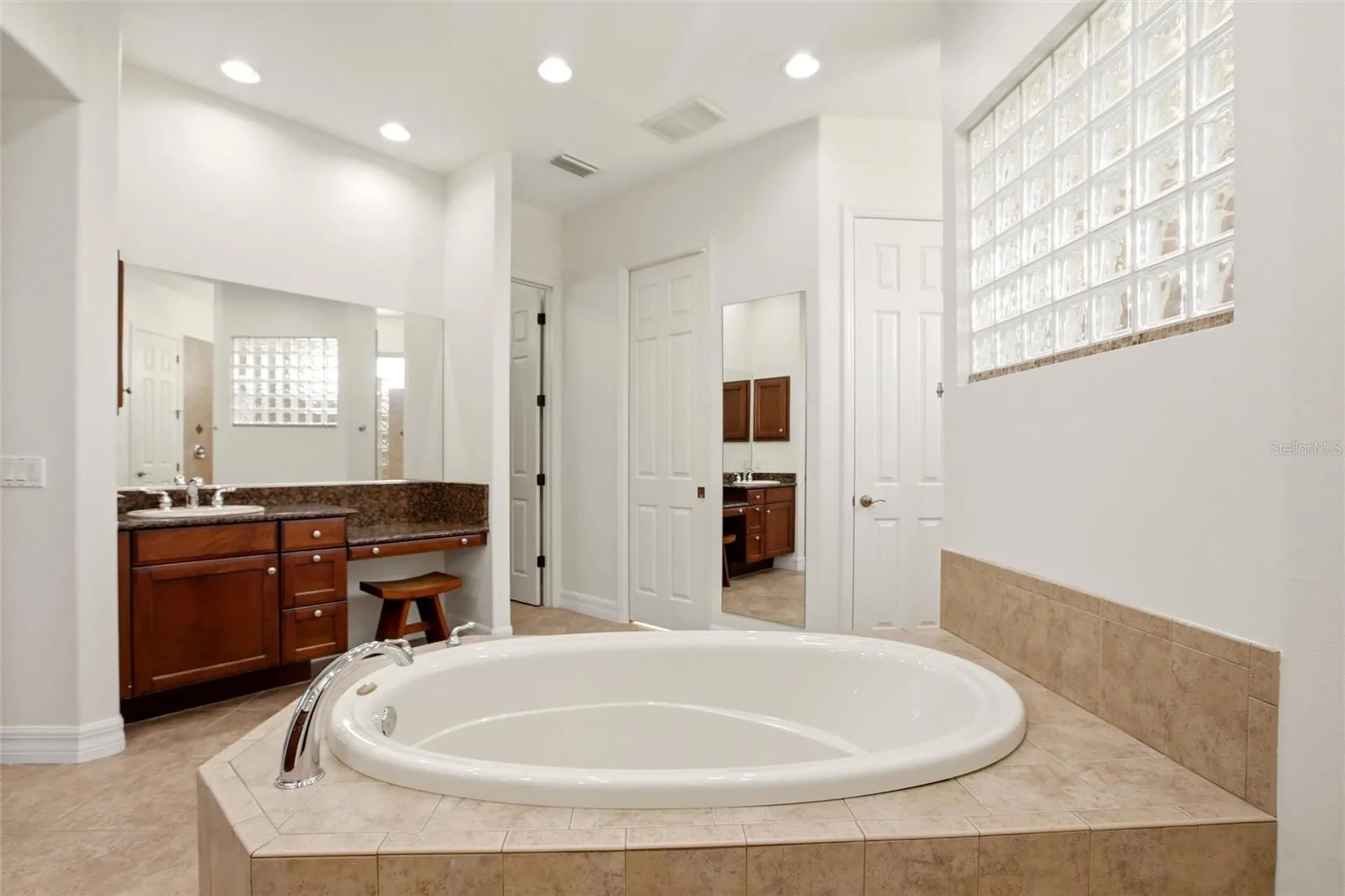 8417 Lone Eagle Way Sarasota FL 34241