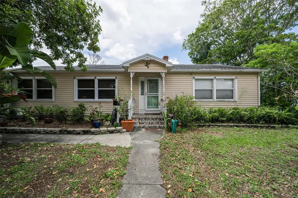 4994 17th Avenue N St Petersburg FL 33710