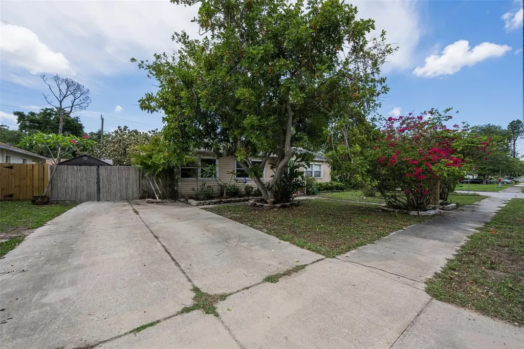 4994 17th Avenue N St Petersburg FL 33710