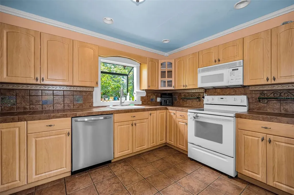 4994 17th Avenue N St Petersburg FL 33710