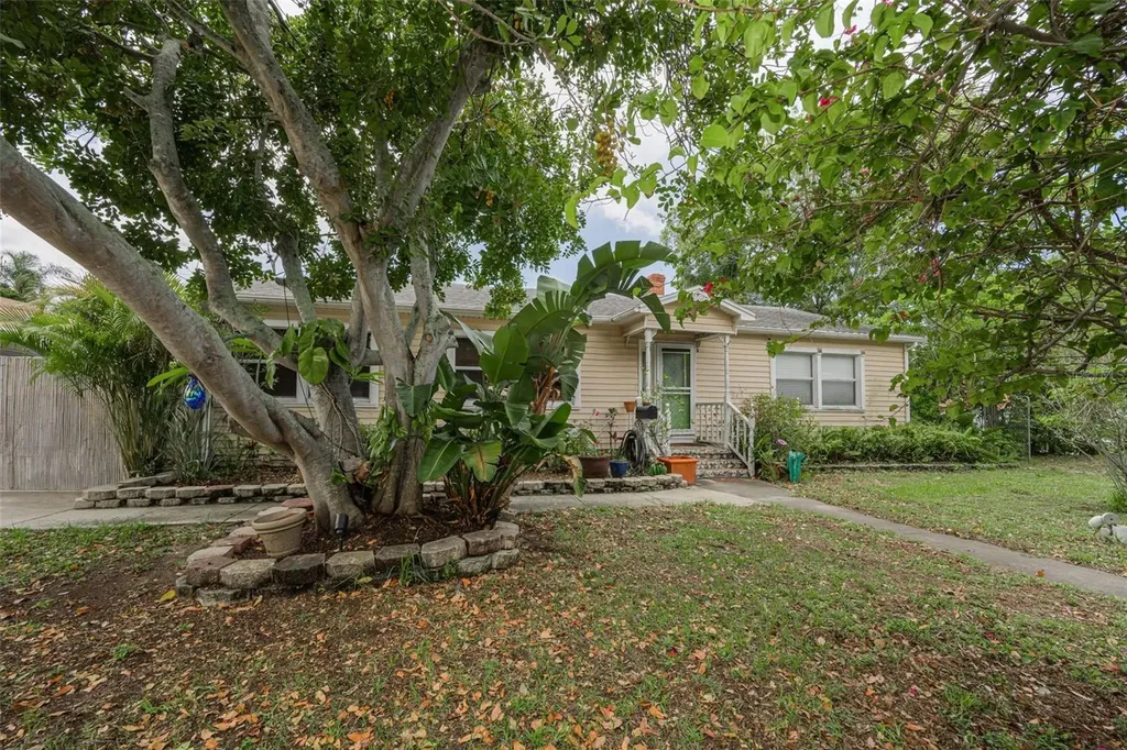 4994 17th Avenue N St Petersburg FL 33710
