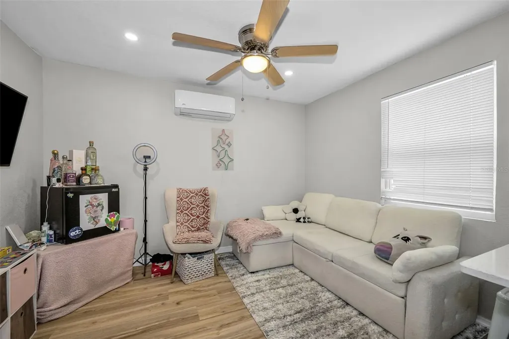 4994 17th Avenue N St Petersburg FL 33710