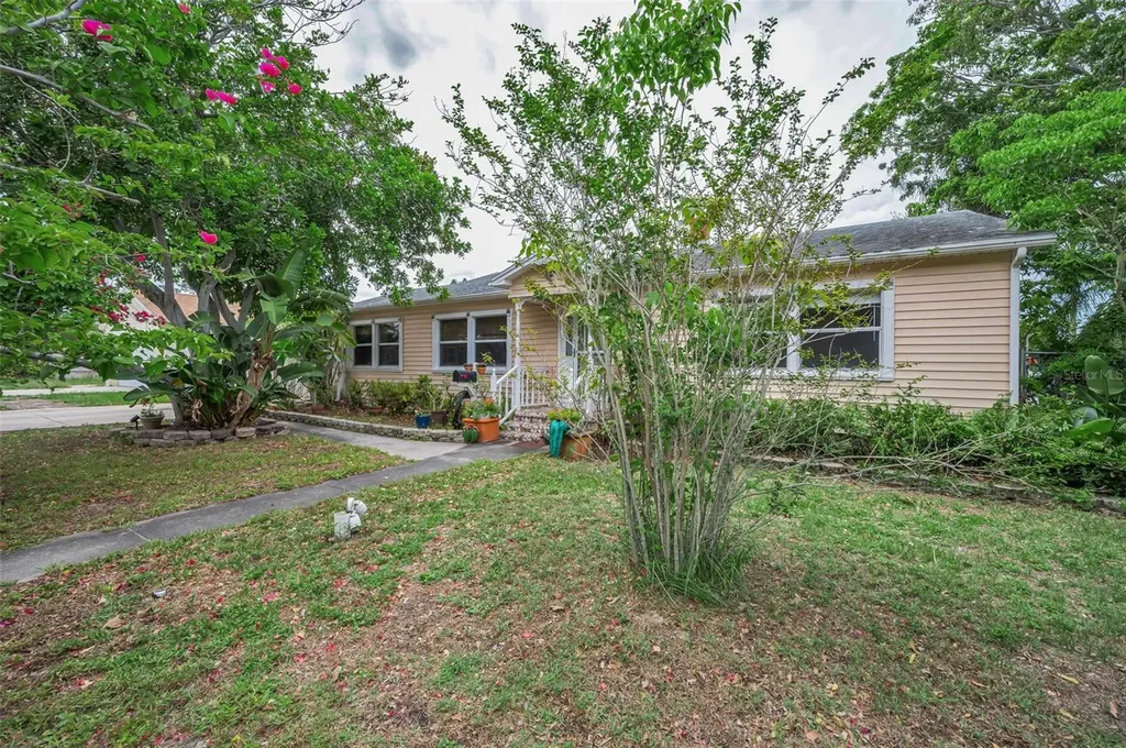 4994 17th Avenue N St Petersburg FL 33710