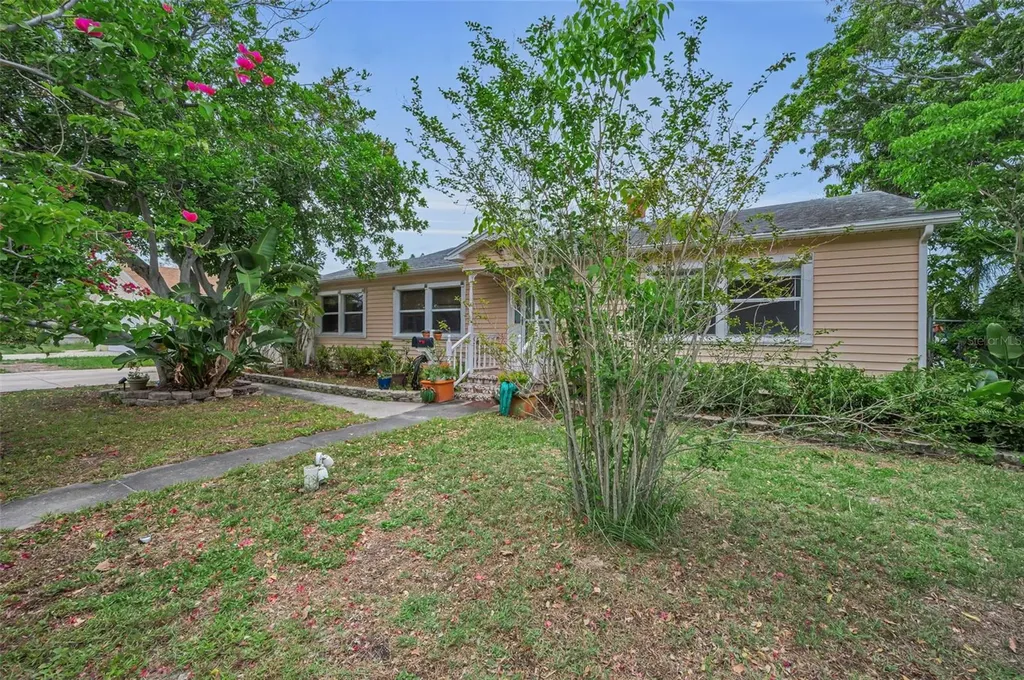 4994 17th Avenue N St Petersburg FL 33710