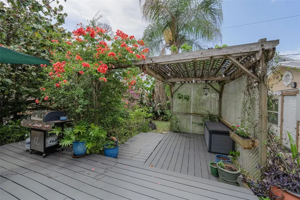 4994 17th Avenue N St Petersburg FL 33710