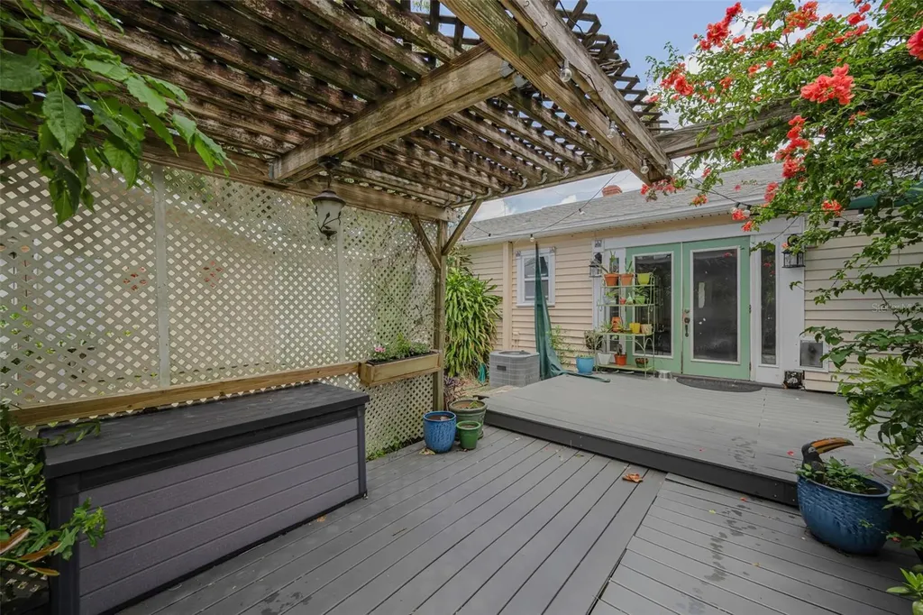 4994 17th Avenue N St Petersburg FL 33710