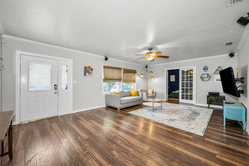 4994 17th Avenue N St Petersburg FL 33710