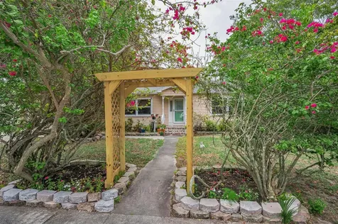 4994 17th Avenue N St Petersburg FL 33710