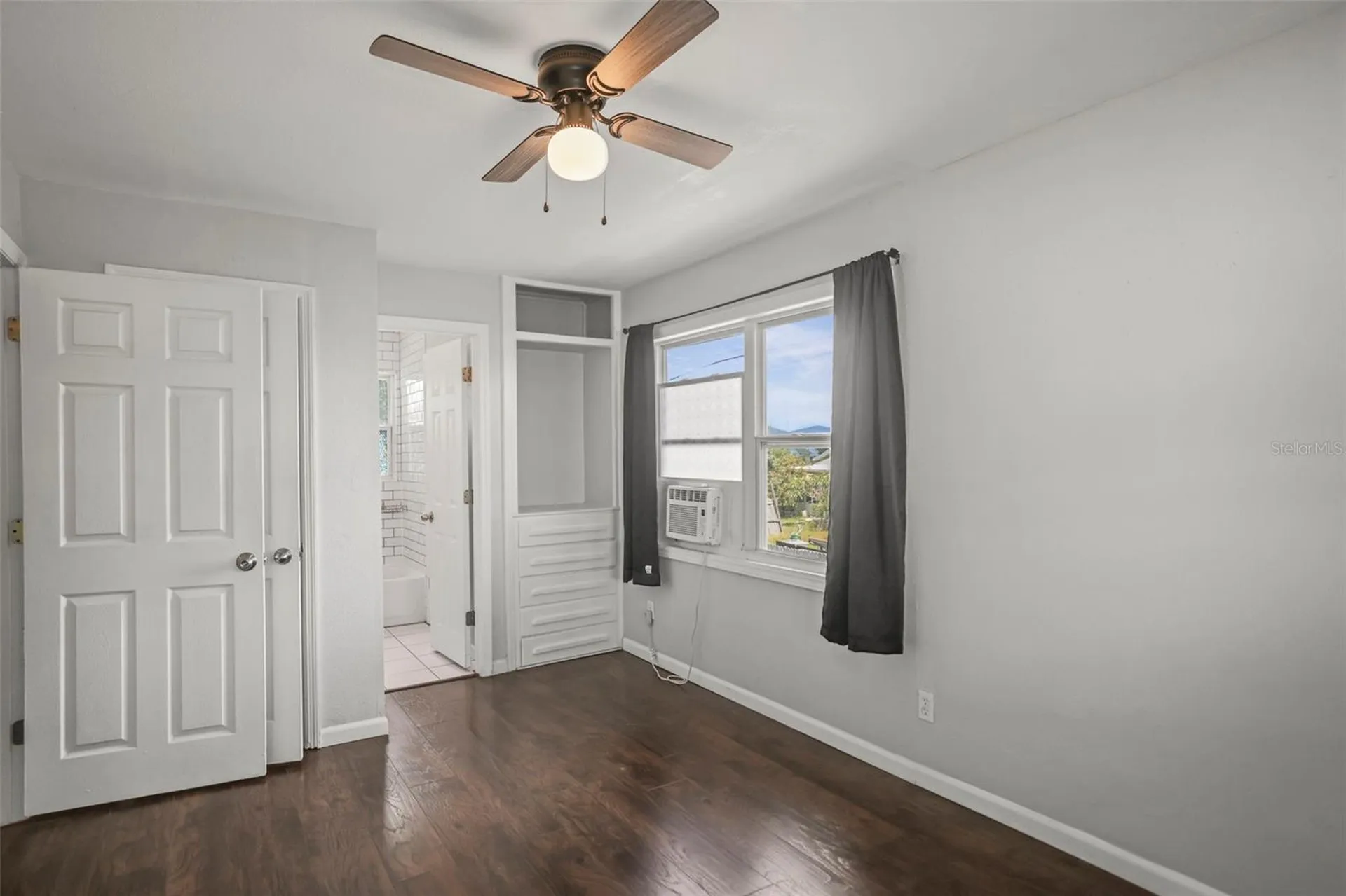 1511 35th Avenue N St Petersburg FL 33704