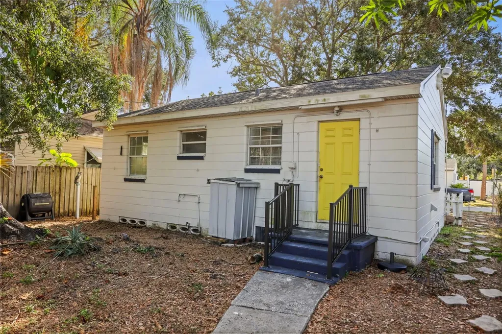 1511 35th Avenue N St Petersburg FL 33704