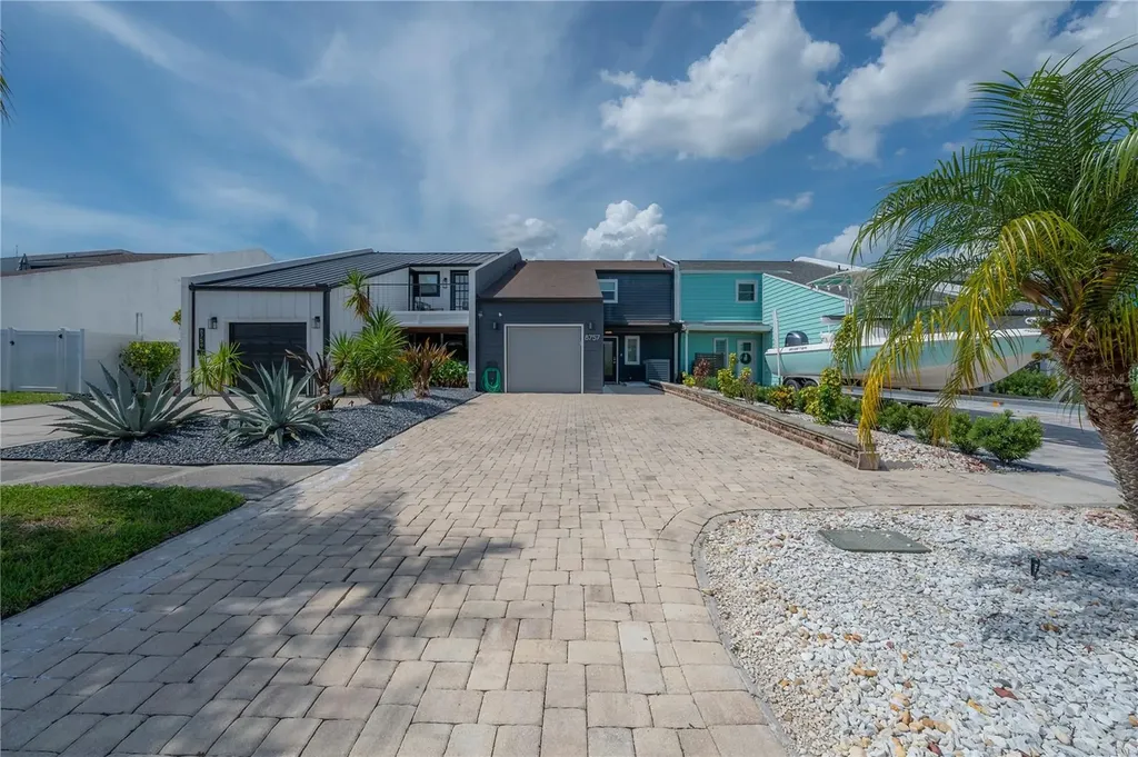 8757 Bay Pointe Drive Tampa FL 33615
