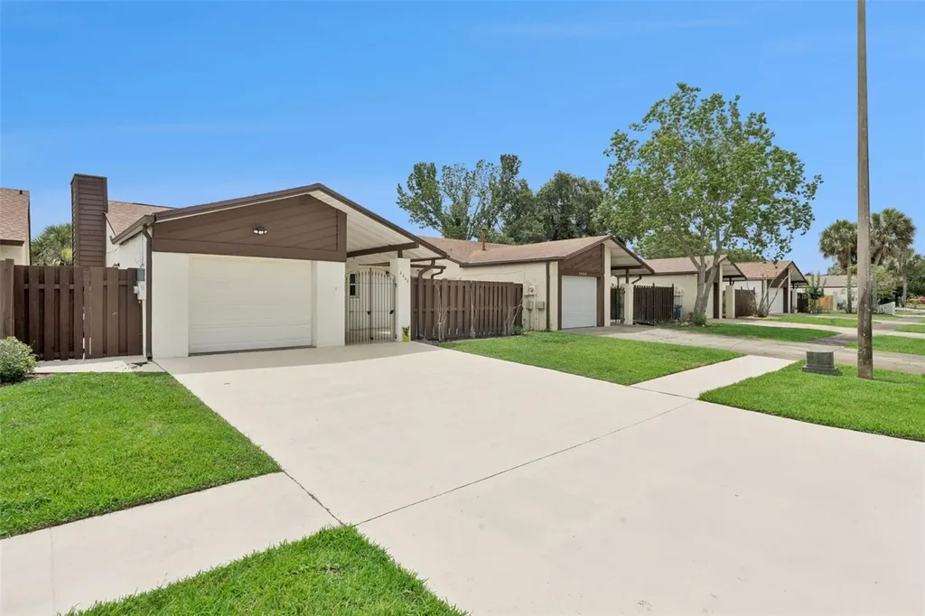 2026 Kings Crossing SW Winter Haven FL 33880