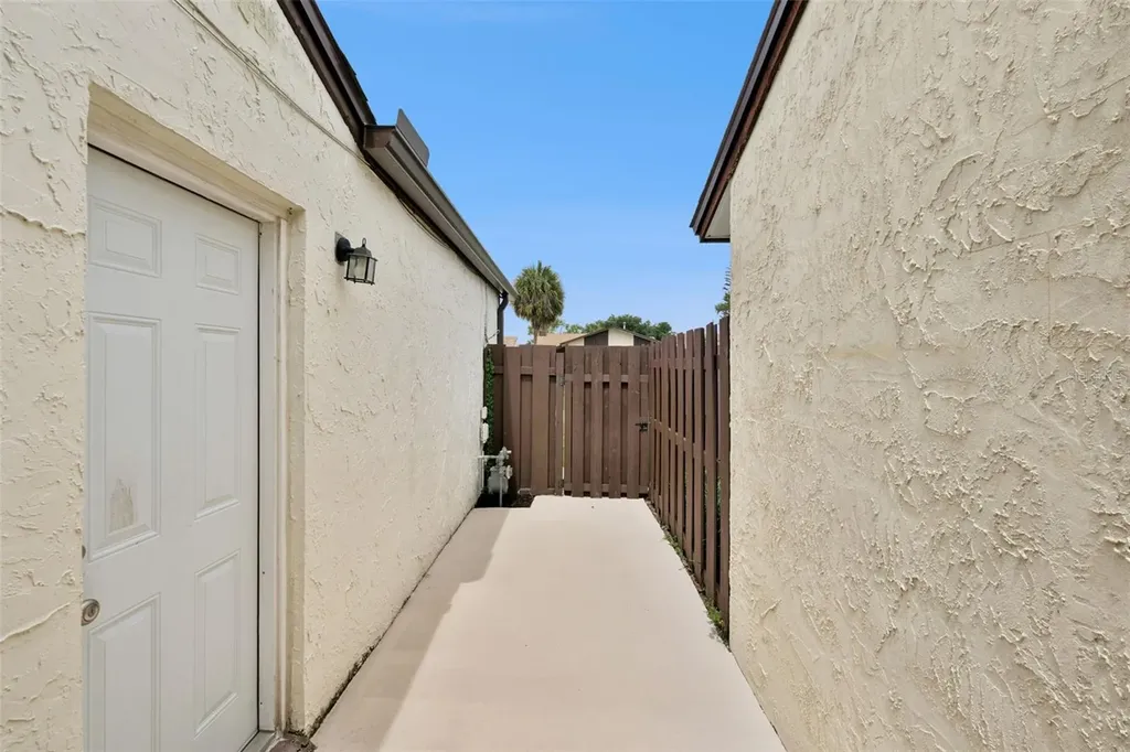 2026 Kings Crossing SW Winter Haven FL 33880