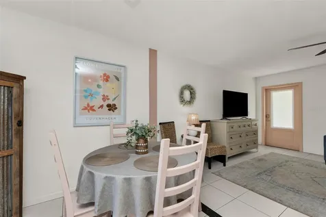 700 W Venice Avenue Venice FL 34285
