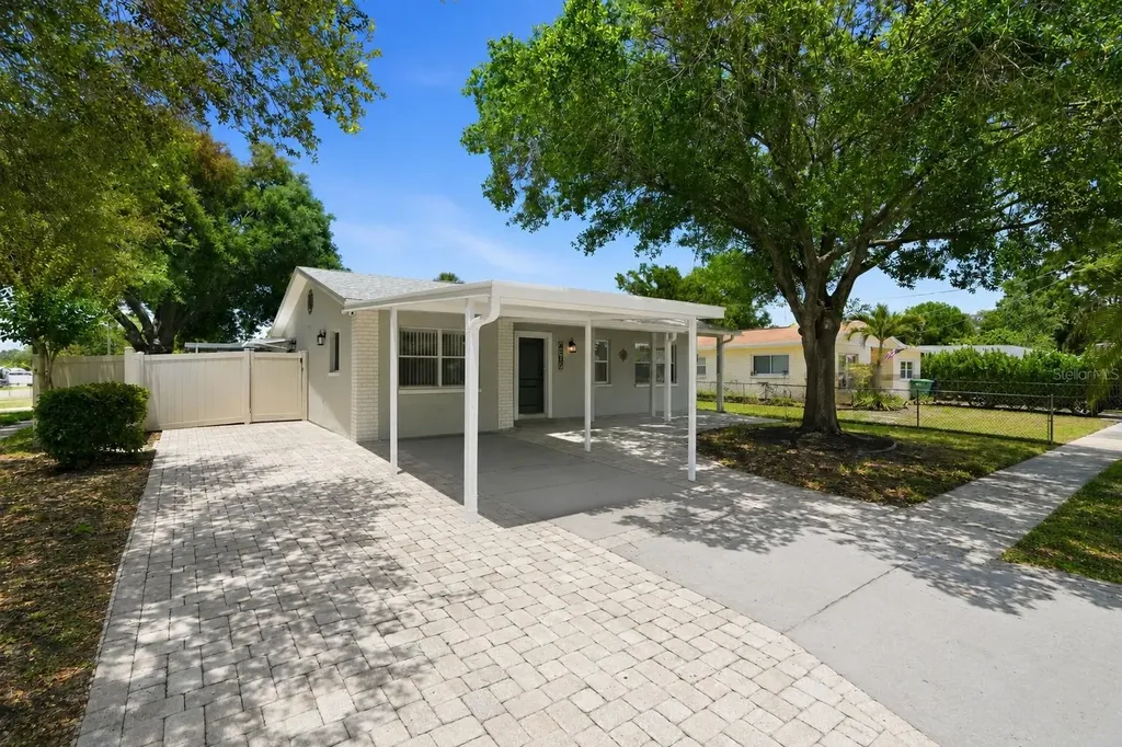 4307 W Wisconsin Court Tampa FL 33616