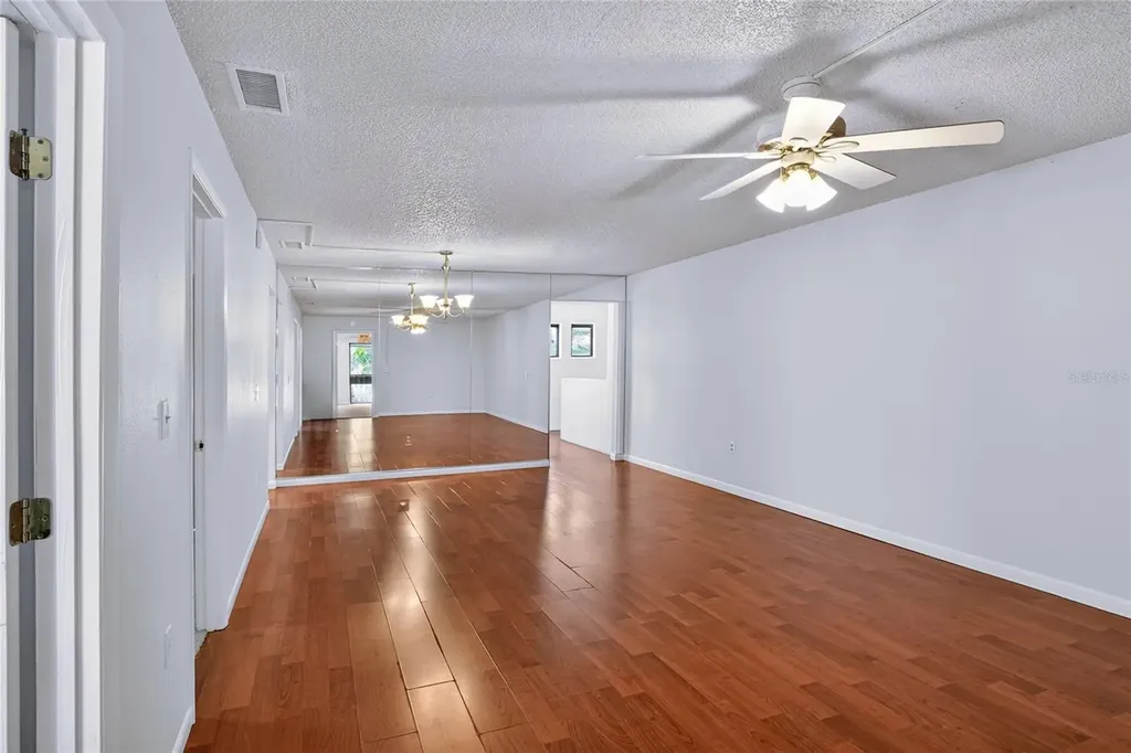 1810 Village Court Mulberry FL 33860