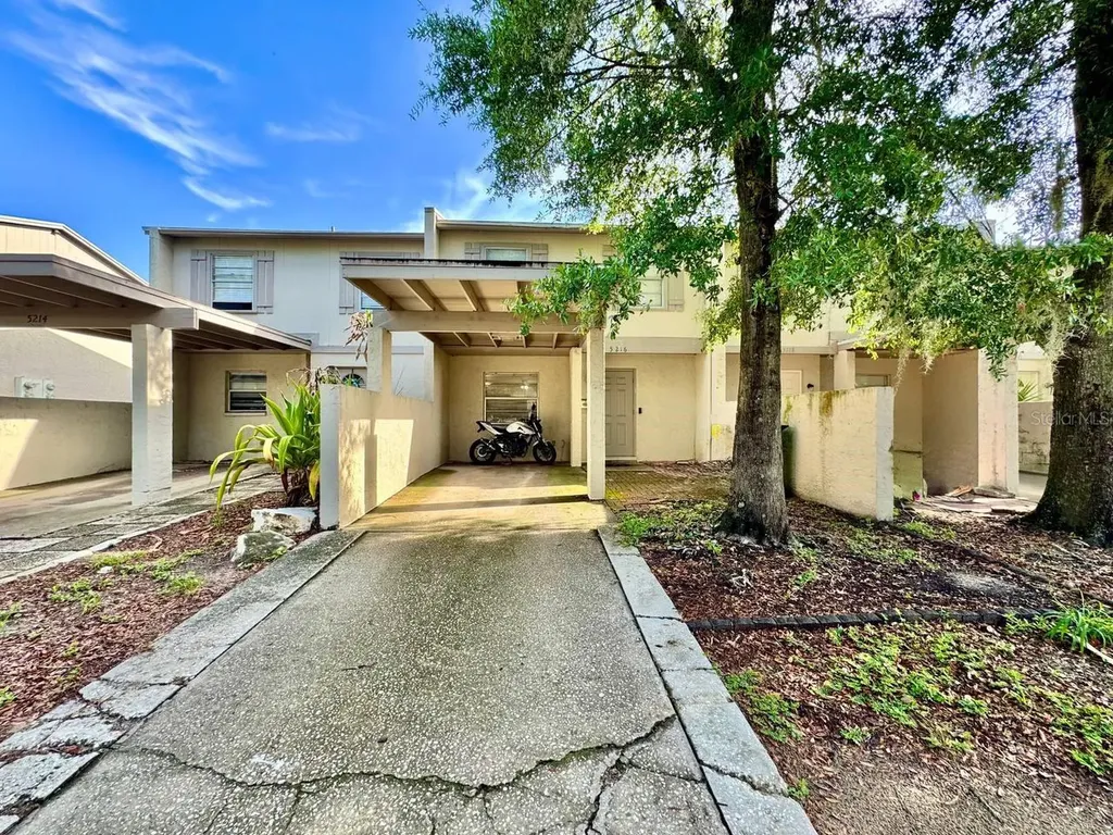 5216 Tennis Court Circle Tampa FL 33617