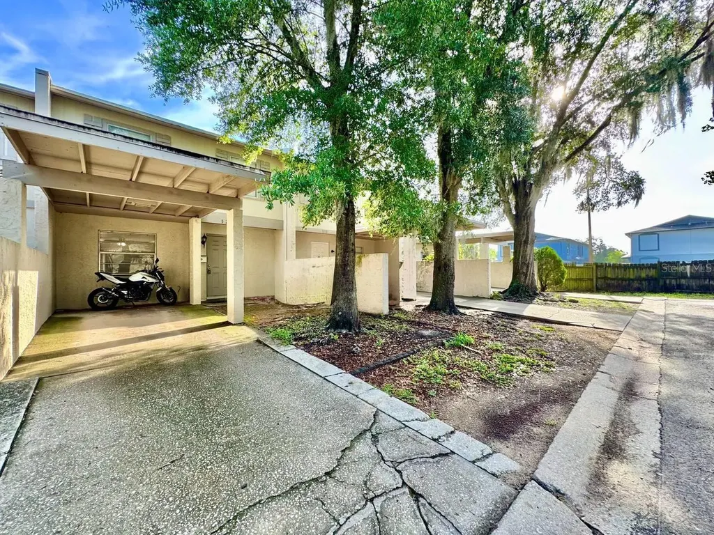 5216 Tennis Court Circle Tampa FL 33617