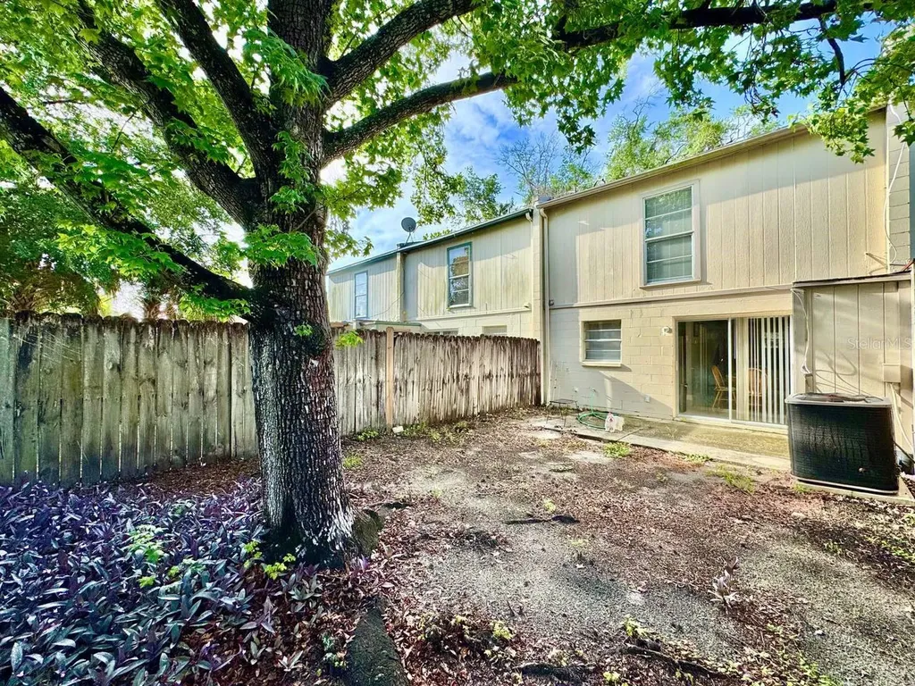 5216 Tennis Court Circle Tampa FL 33617