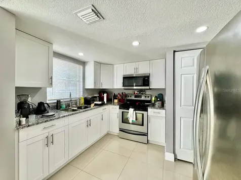 5216 Tennis Court Circle Tampa FL 33617