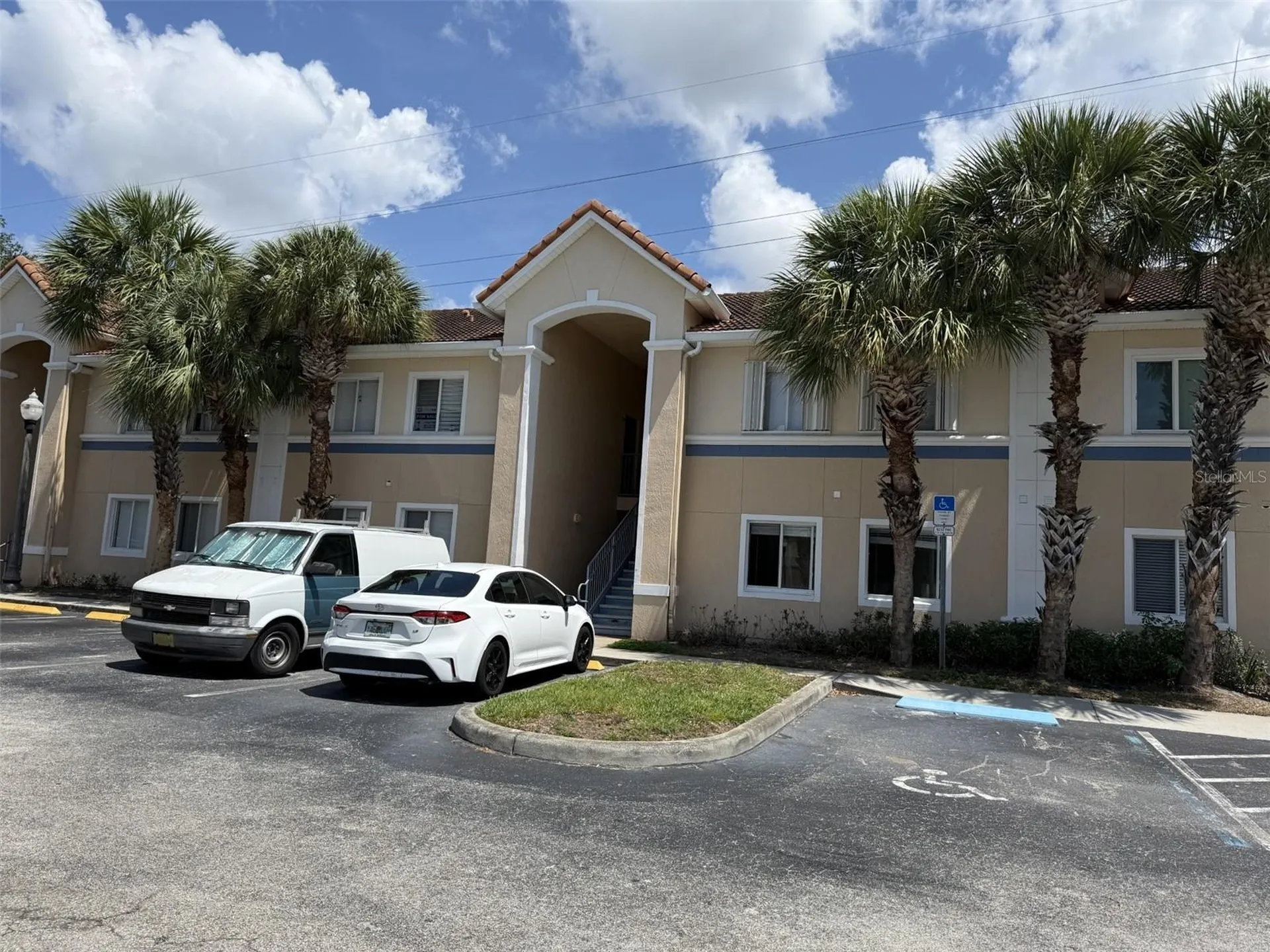 495 Las Cortes Lane Orlando FL 32824