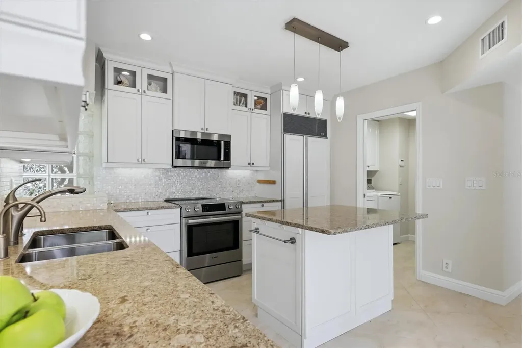 200 Cocoanut Avenue Sarasota FL 34236
