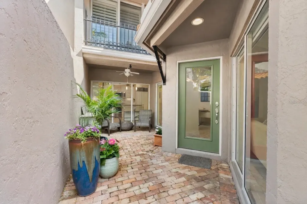 200 Cocoanut Avenue Sarasota FL 34236