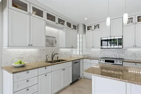 200 Cocoanut Avenue Sarasota FL 34236
