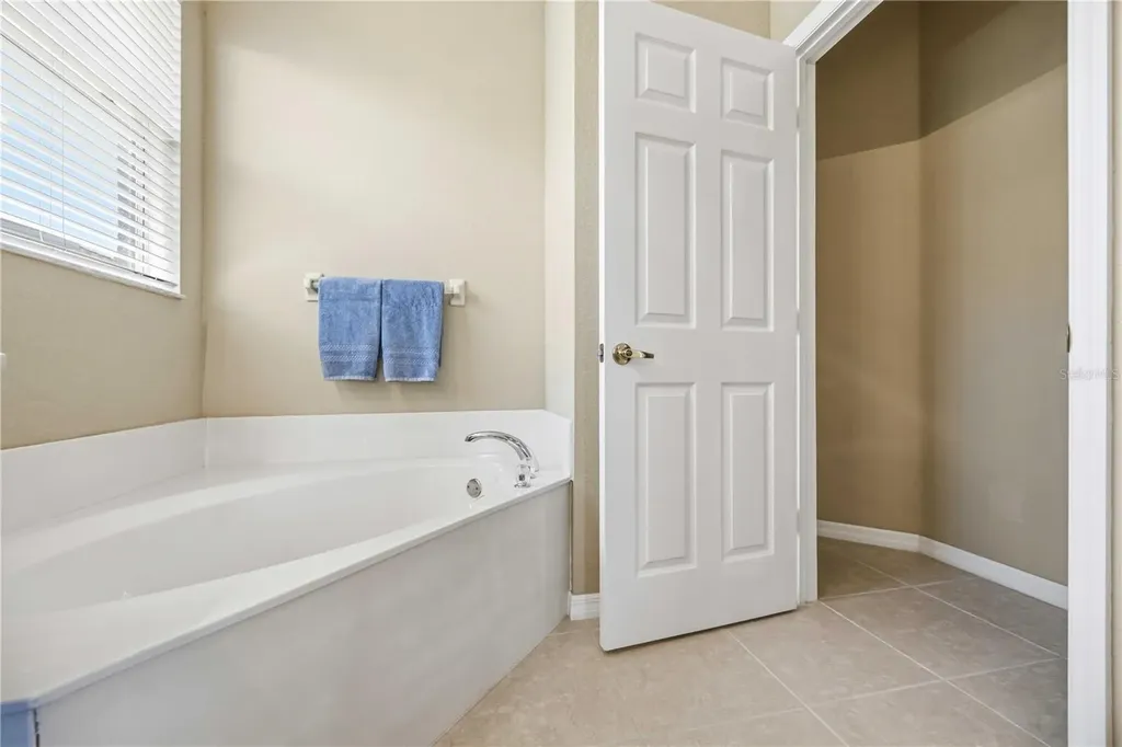 1915 Scarlett Avenue North Port FL 34289