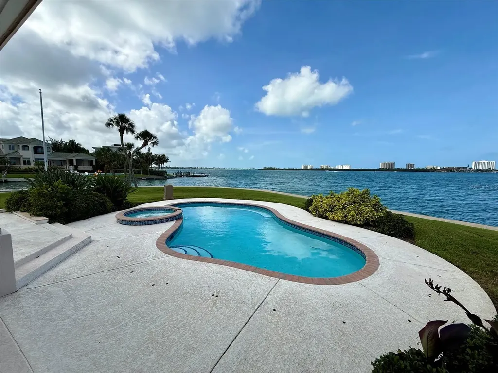 376 W Royal Flamingo Drive Sarasota FL 34236