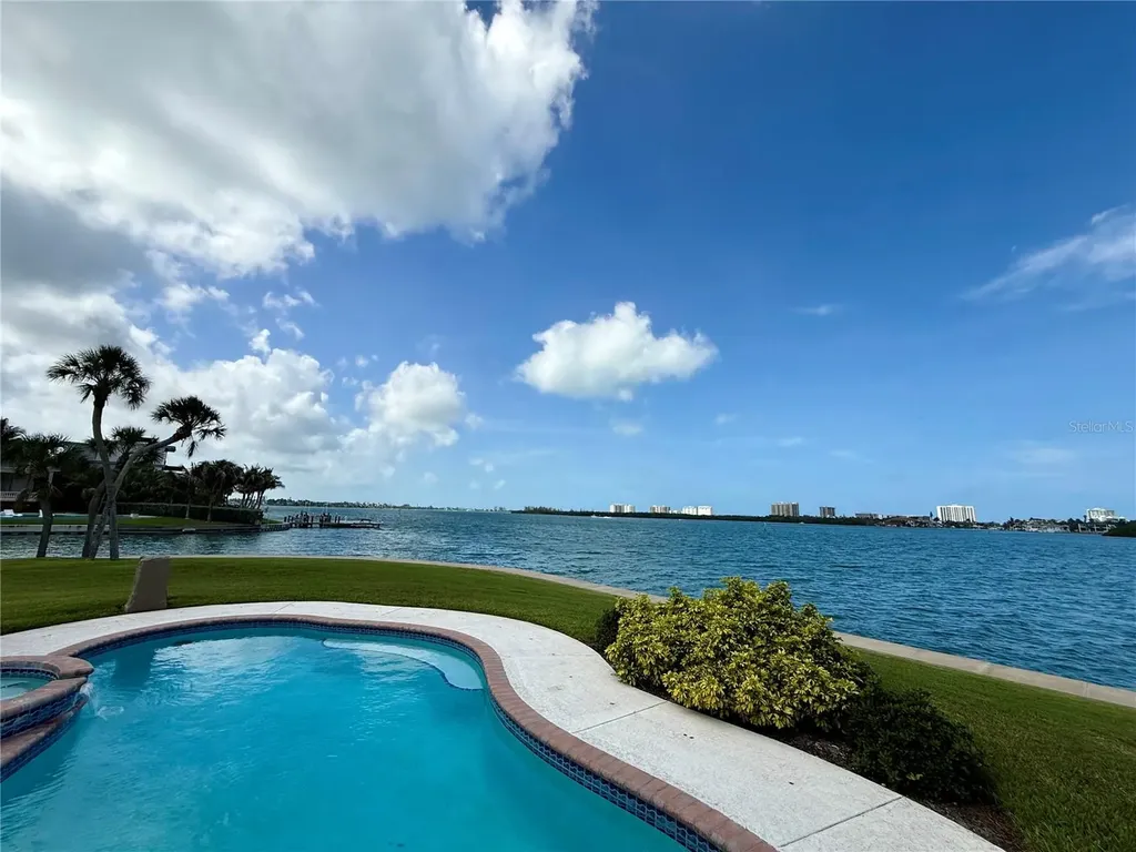 376 W Royal Flamingo Drive Sarasota FL 34236