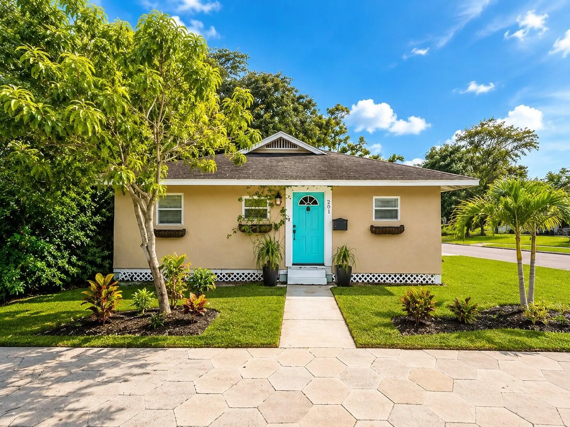 201 35th Street S St Petersburg FL 33711