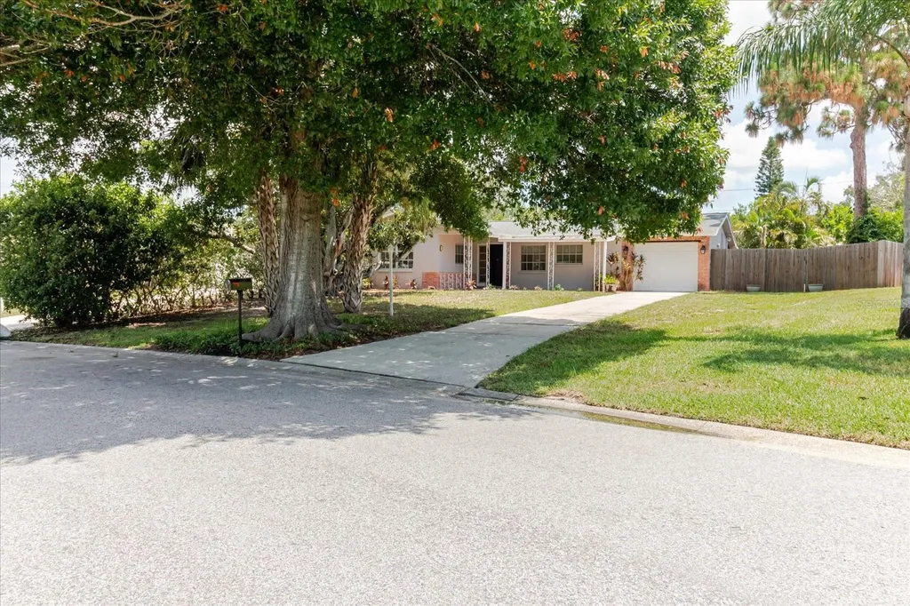 2032 W Ridge Drive Clearwater FL 33763