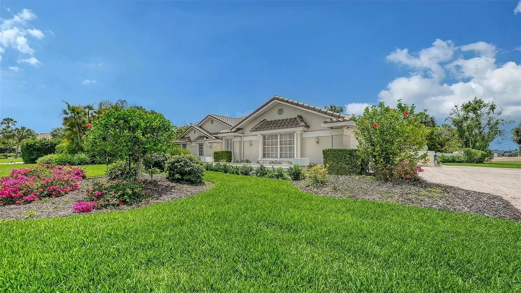 3988 Losillias Drive Sarasota FL 34238